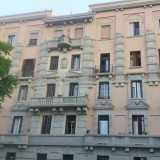 All�inizio del 900 furono costruiti a Bari i primi complessi di case popolari e le famiglie meno abbienti presero possesso di palazzi eleganti costruiti secondo gli stili in voga all�epoca. Il primo nel 1909 fu il complesso Duca degli Abruzzi in corso Sydney Sonnino, realizzato in stile liberty